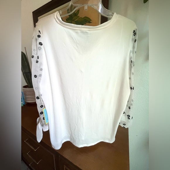 NWT CeCe White Blouse with Black Embroidered Floral Sheer Sleeves - Picture 2 of 9